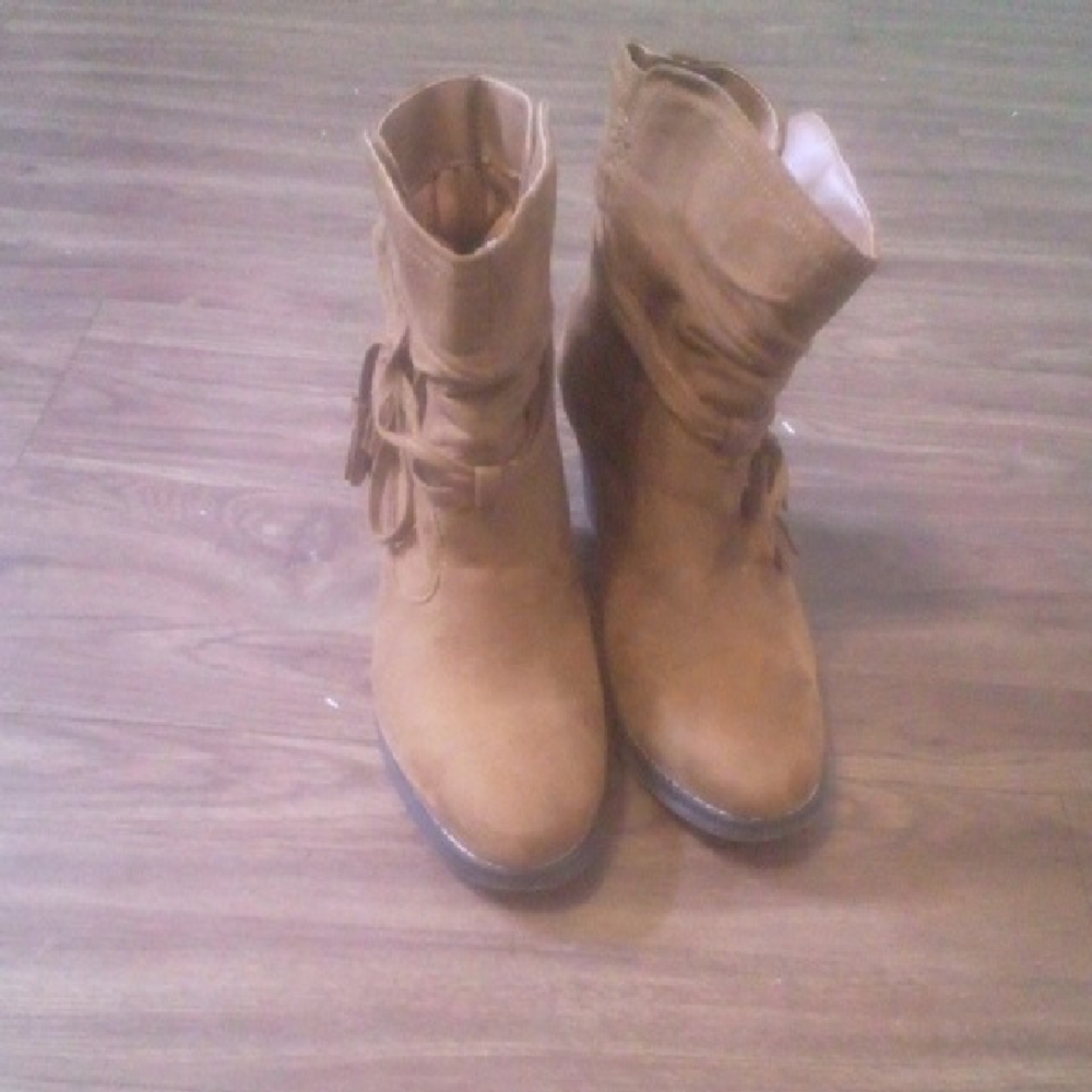 Stylish Tan Lace-Up Boots for Women